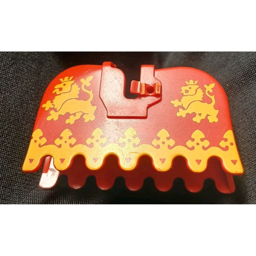 LEGO Red Horse Barding Yellow Lion Ruffled Edge 2490px3 Vintage Castle 6060 - Picture 4 of 8